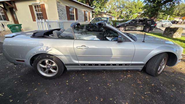 Photo of 2007 Silver Ford Mustang