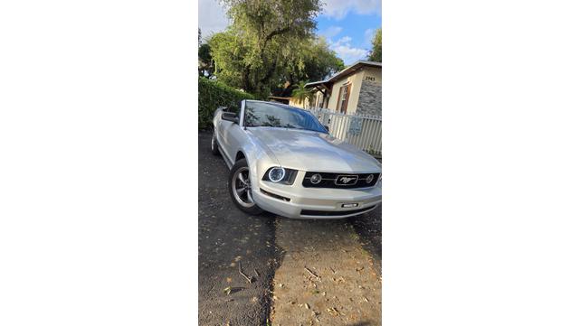 Photo of 2007 Silver Ford Mustang