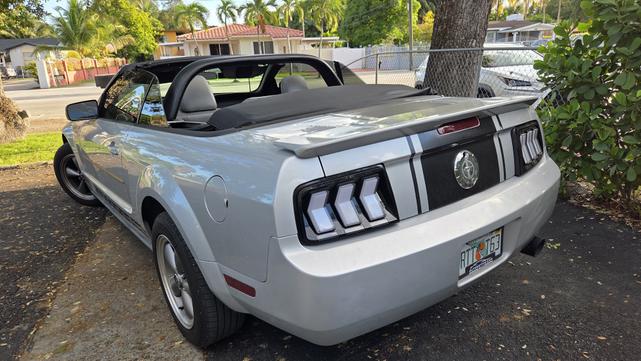 Photo of 2007 Silver Ford Mustang