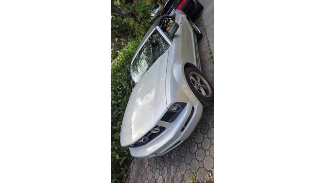 Photo of 2007 Silver Ford Mustang