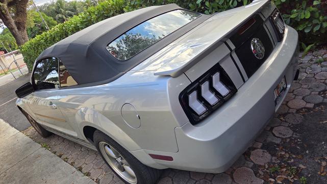 Photo of 2007 Silver Ford Mustang