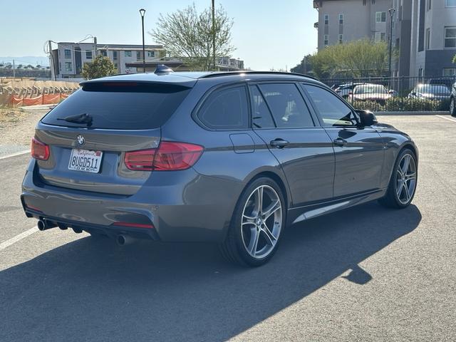 Photo of 2018 Gray BMW 330