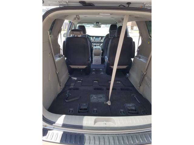 Photo of 2021 Silver Kia Sedona