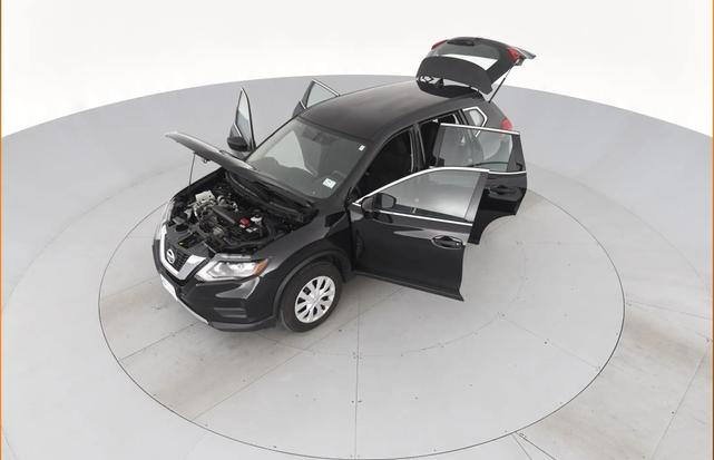 Photo of 2017 Black Nissan Rogue