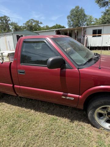 Photo of 2003 Red Chevrolet S-10