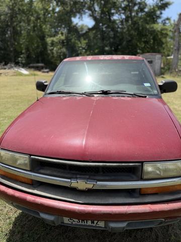 Photo of 2003 Red Chevrolet S-10