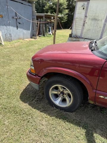 Photo of 2003 Red Chevrolet S-10