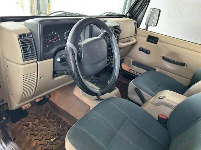 Photo of 2002 Black Jeep Wrangler