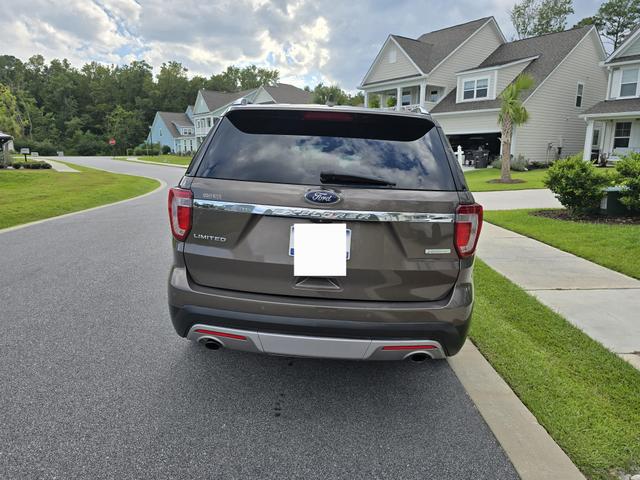 Photo of 2016 Brown Ford Explorer
