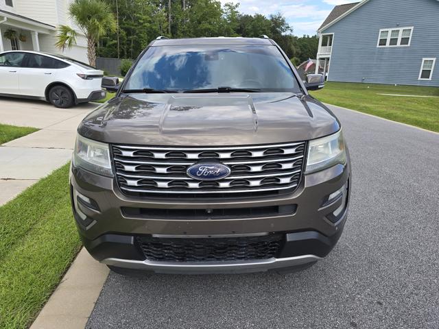 Photo of 2016 Brown Ford Explorer