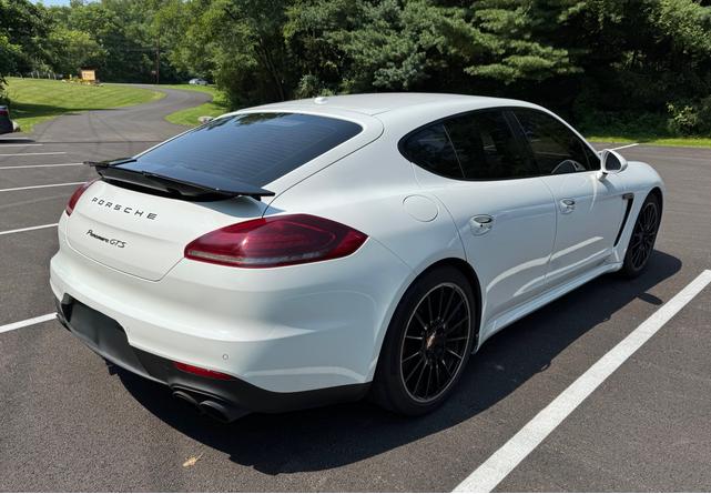 Photo of 2015 White Porsche Panamera