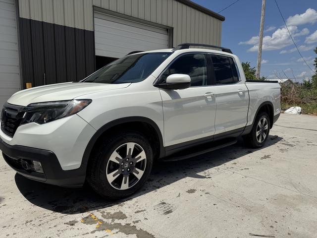 Photo of 2017 White Honda Ridgeline