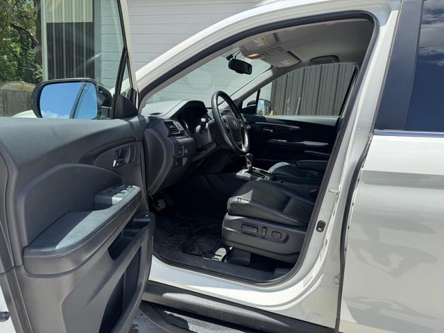 Photo of 2017 White Honda Ridgeline