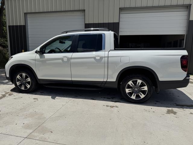 Photo of 2017 White Honda Ridgeline