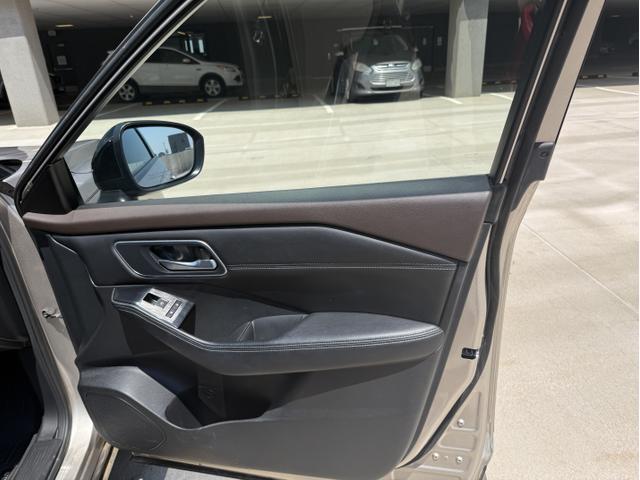 Photo of 2022 Brown Nissan Rogue