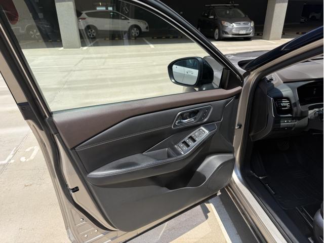 Photo of 2022 Brown Nissan Rogue