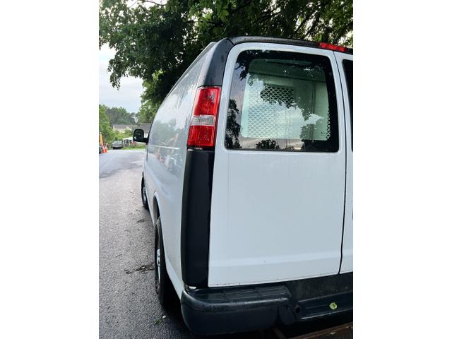 Photo of 2006 White Chevrolet Express 3500
