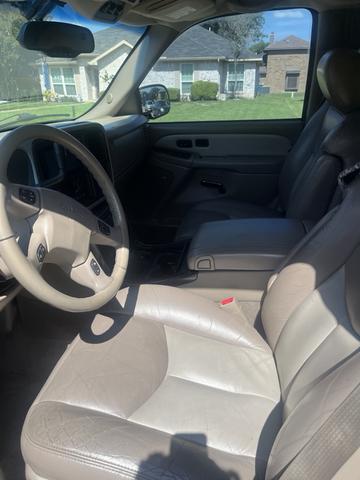 Photo of 2004 Red GMC Yukon