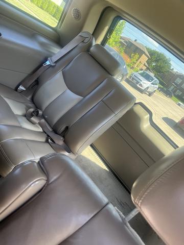 Photo of 2004 Red GMC Yukon