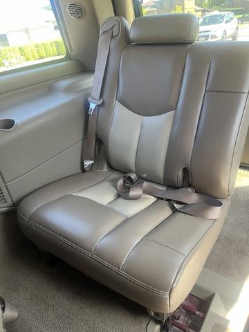 Photo of 2004 Red GMC Yukon