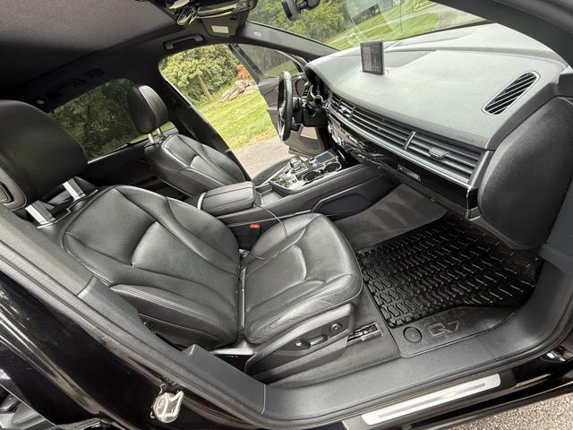 Photo of 2018 Black Audi Q7