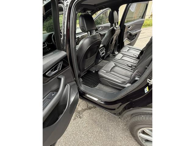 Photo of 2018 Black Audi Q7