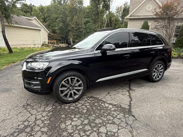 Photo of 2018 Black Audi Q7
