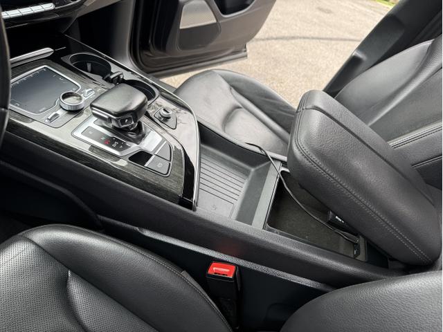 Photo of 2018 Black Audi Q7