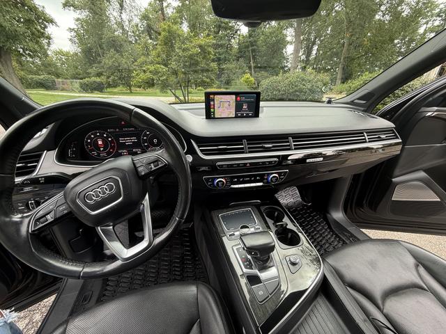 Photo of 2018 Black Audi Q7
