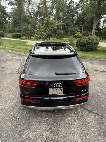Photo of 2018 Black Audi Q7