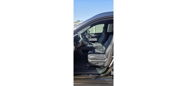 Photo of 2025 Black INFINITI QX60