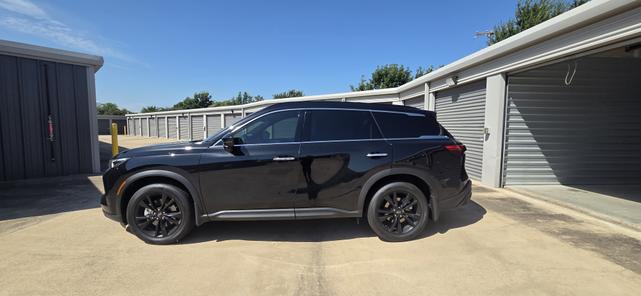 Photo of 2025 Black INFINITI QX60