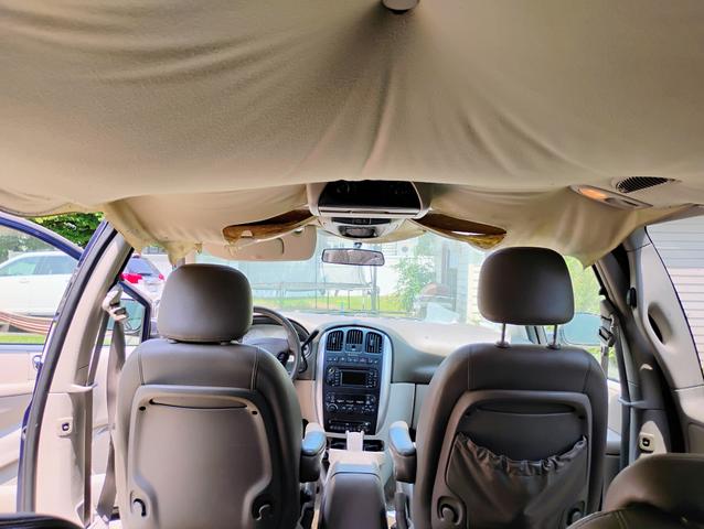 Photo of 2005 Blue Chrysler Town & Country