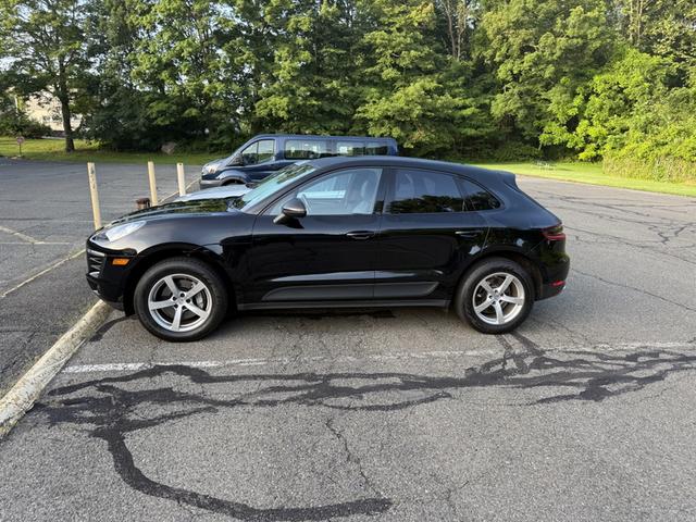 Photo of 2018 Black Porsche Macan