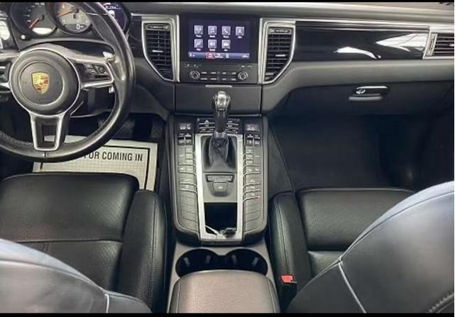 Photo of 2018 Black Porsche Macan