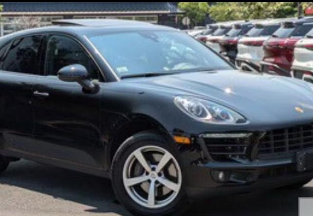 Photo of 2018 Black Porsche Macan