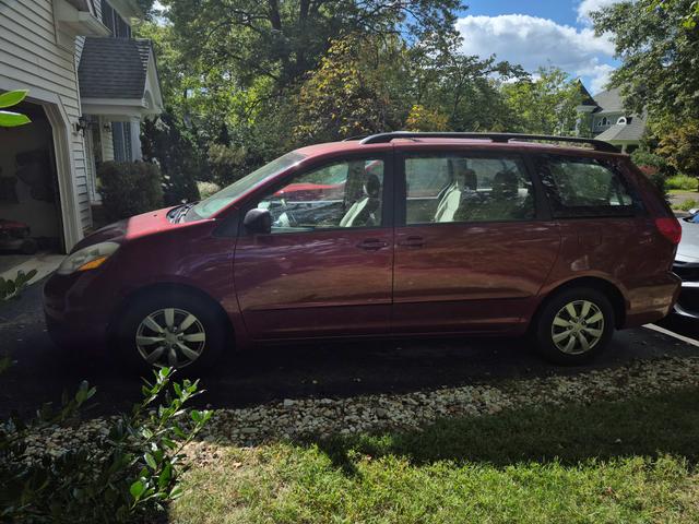 Photo of 2010 Red Toyota Sienna