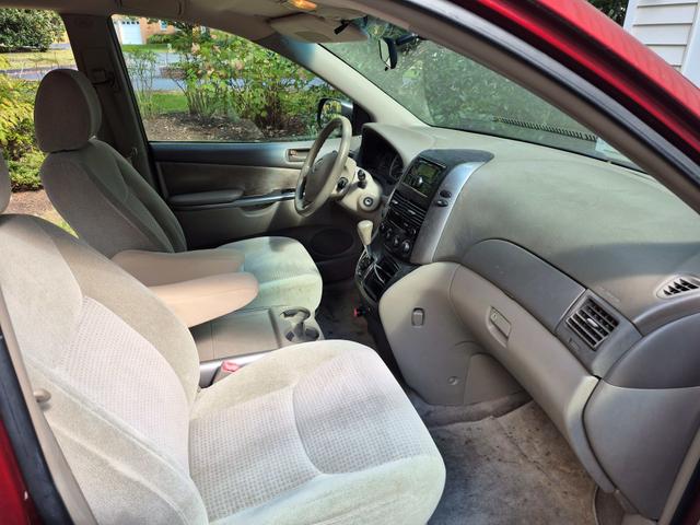 Photo of 2010 Red Toyota Sienna