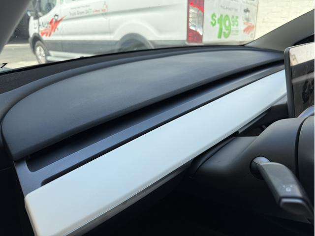 Photo of 2022 Gray Tesla Model 3