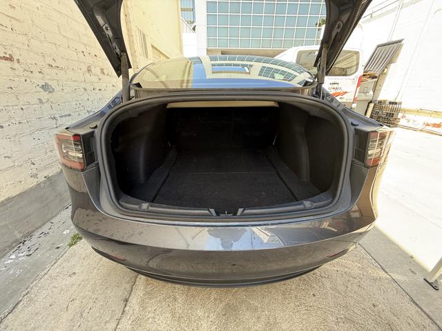Photo of 2022 Gray Tesla Model 3