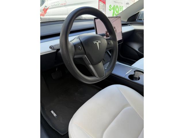 Photo of 2022 Gray Tesla Model 3