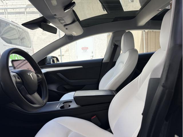 Photo of 2022 Gray Tesla Model 3