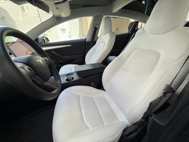 Photo of 2022 Gray Tesla Model 3