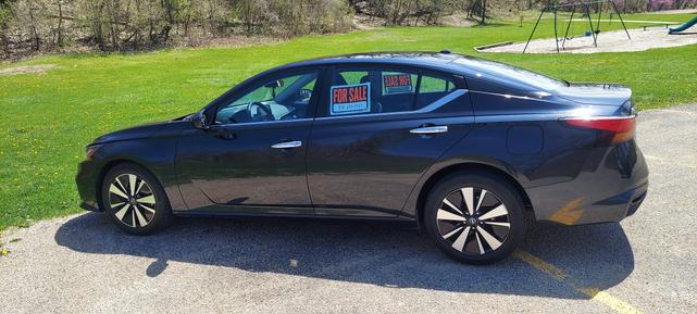Photo of 2021 Blue Nissan Altima