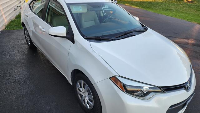 Photo of 2015 White Toyota Corolla