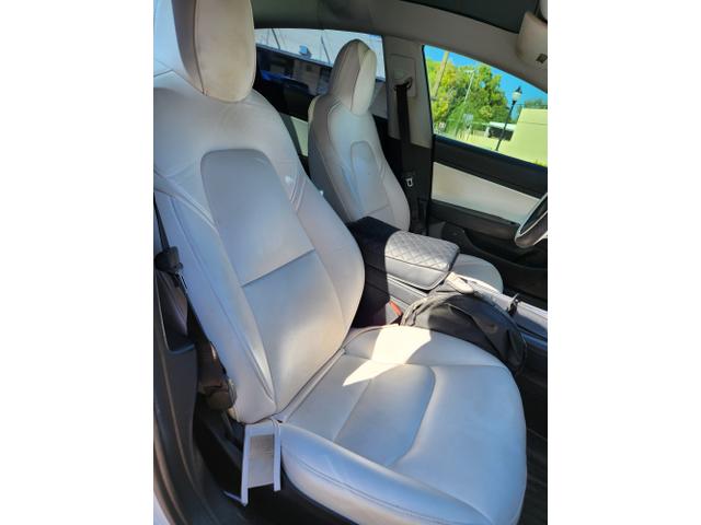 Photo of 2021 White Tesla Model 3