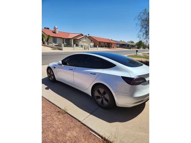 Photo of 2021 White Tesla Model 3