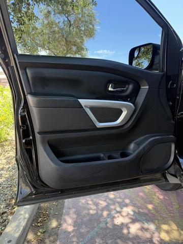 Photo of 2017 Black Nissan Titan