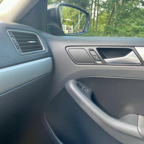 Photo of 2013 Black Volkswagen Jetta