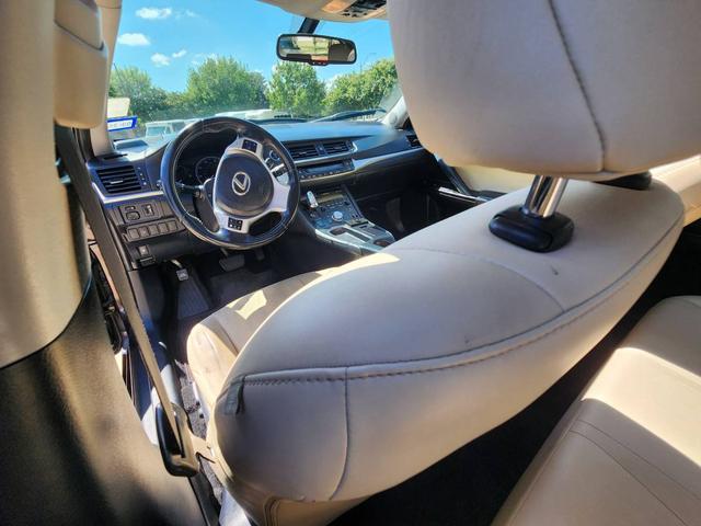 Photo of 2011 Purple Lexus CT 200h